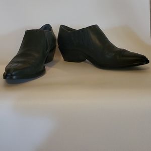 Gianni Bini black leather booties